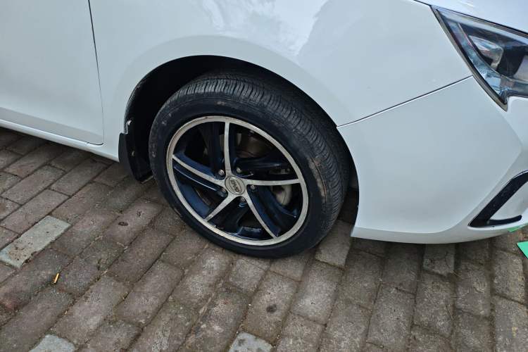 Used BYD Qin New Energy 2014 1.5T Cool Black Knight Flagship Model Right Front Wheel Hub