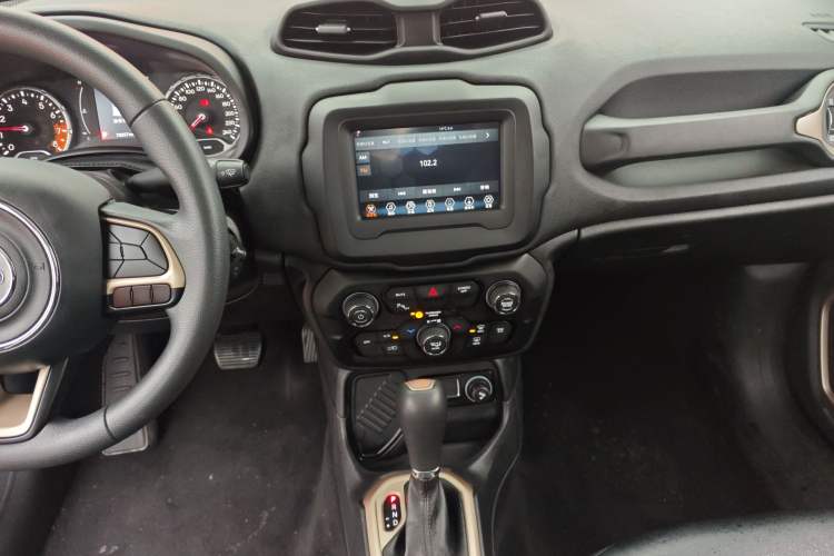 Used Jeep Renegade 2018 Connected Large Screen Version 180T Automatic High-Energy Edition