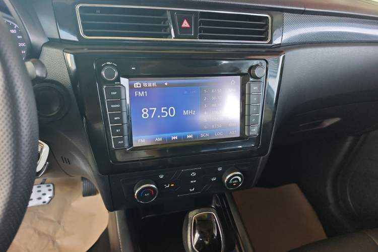 Used Dongfeng Fengon 580 2017 1.5T CVT Comfort Model Audio And AC Panel