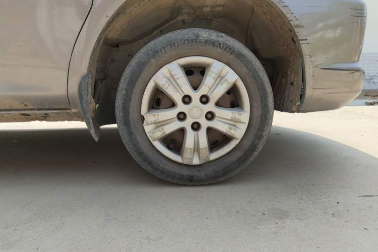 Used FORTHING Lingzhi 2013 V3 1.5L 7-Seater Standard Model II
