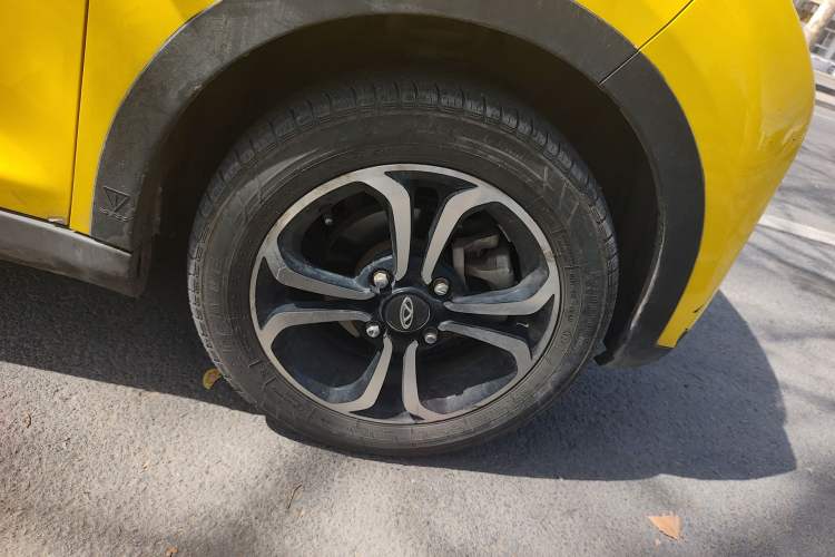 Used Chery QQ Little Ant 2021 150 000 Yuan Ant Fan Edition Ant Stylish Version Lithium Iron Phosphate Right Front Wheel Hub