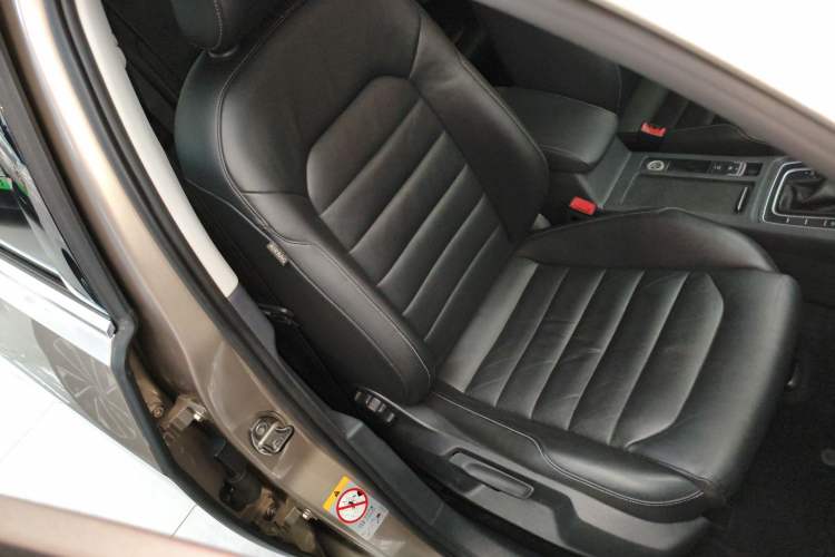 Used Volkswagen Golf 2014 1.6L Automatic Comfort Model Right Front Seat