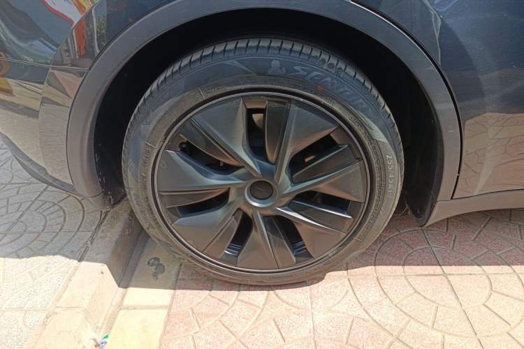 Used Tesla Model Y 2024 Rear-Wheel-Drive Version Right Rear Wheel Hub