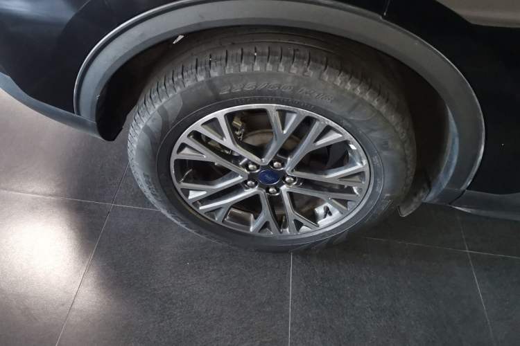 Used Ford Escape 2020 EcoBoost 245 Four-Wheel Drive Titanium Edition Right Rear Wheel Hub