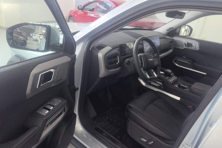 Used Formula Leopard Titanium 3 2025 501KM All-Wheel Drive Intelligent Driving Ultra Version Interior 3