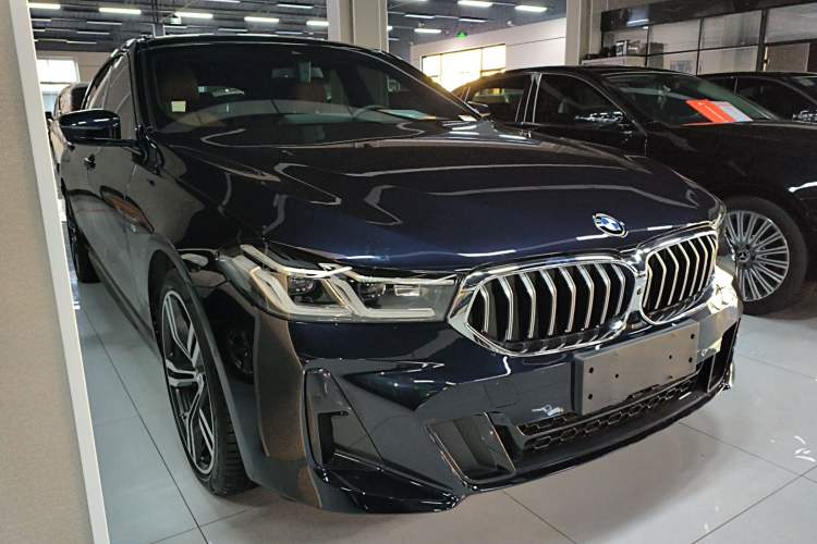 Used BMW 6 Series GT 2022 630i M Sport Package Front Right 45 Deg