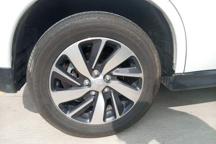 Used Mitsubishi ASX 2018 2.0L CVT Two-Wheel Drive Deluxe Edition Right Rear Wheel Hub
