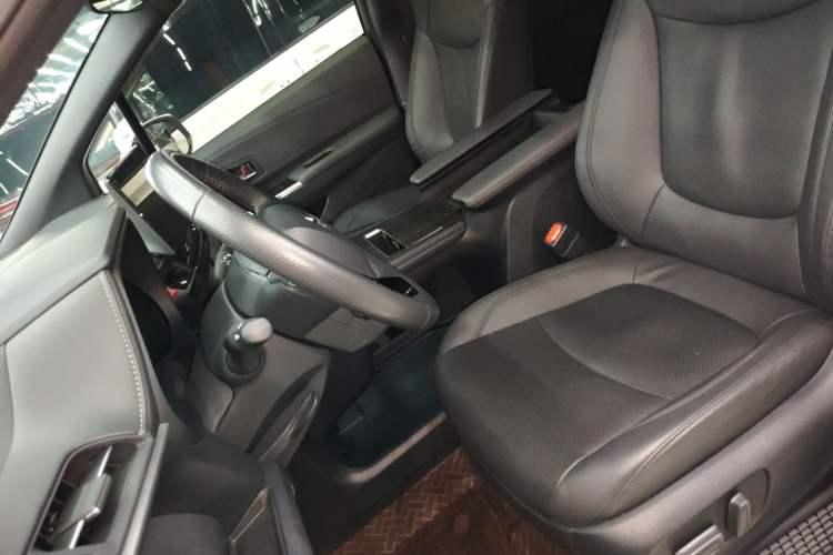 Used Toyota Granvia 2022 2.5L Hybrid Prestige Edition