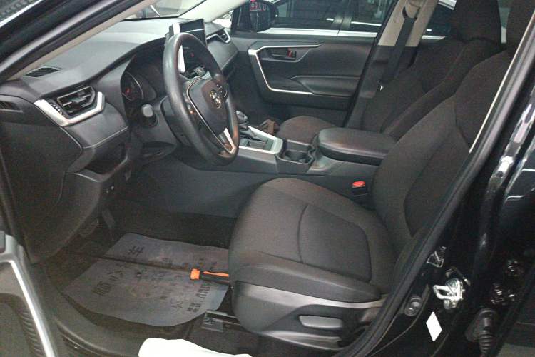 Used Toyota RAV4 2020 2.0L CVT Two-Wheel Drive Urban Edition Left Front Seat