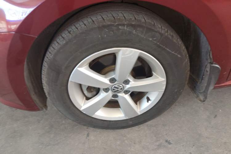 Used Volkswagen Gran Lavida 2013 1.6L Automatic Fashion Model
