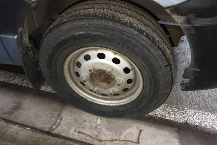 Used JAC Group Sunray 2013 1.9T 4-Series Star Express Right Front Wheel Hub