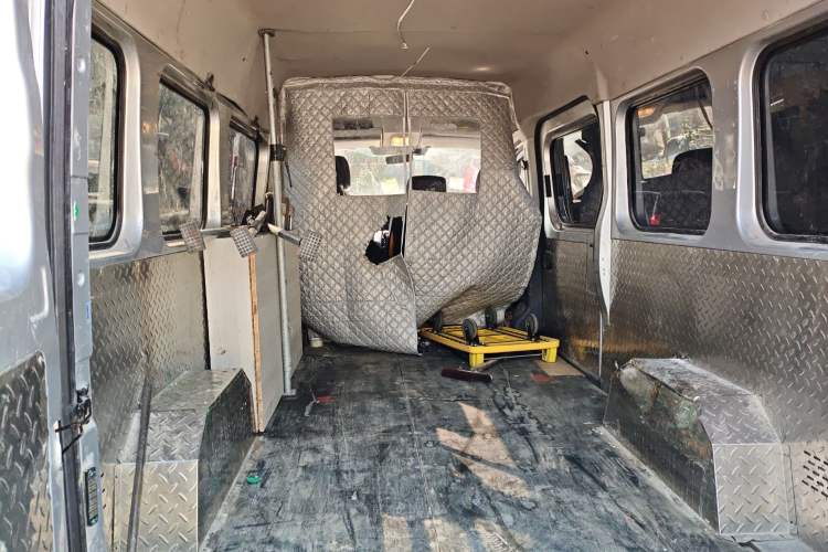 Used Dongfeng Yufeng 2023 V9+ 2.0T Manual Front-Wheel-Drive Multi-Function Mid-Roof Van with 7/8/9 Seats