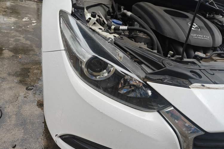 Used Mazda 3 Axela 2017 Hatchback 1.5L Manual Comfort Edition China V Right Front Headlight