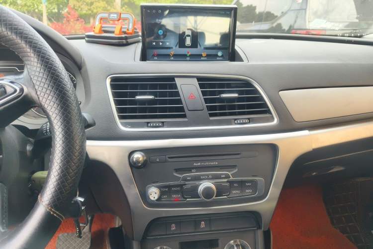 Used Audi Q3 2015 30 TFSI Ambition Edition Audio And AC Panel