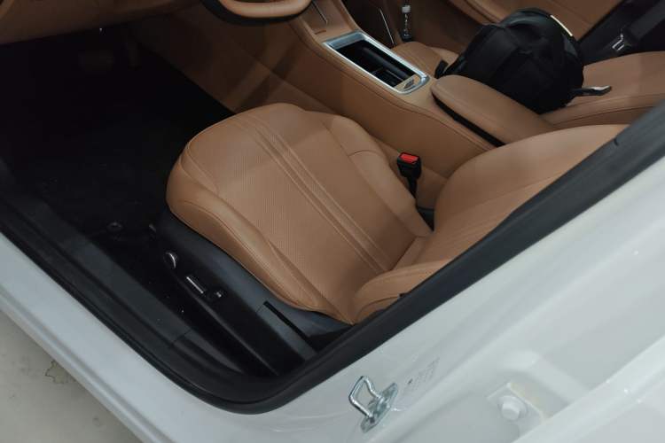 Used Geely Galaxy L7 2025 EM-i 115km Exploration+ Edition Left Front Seat