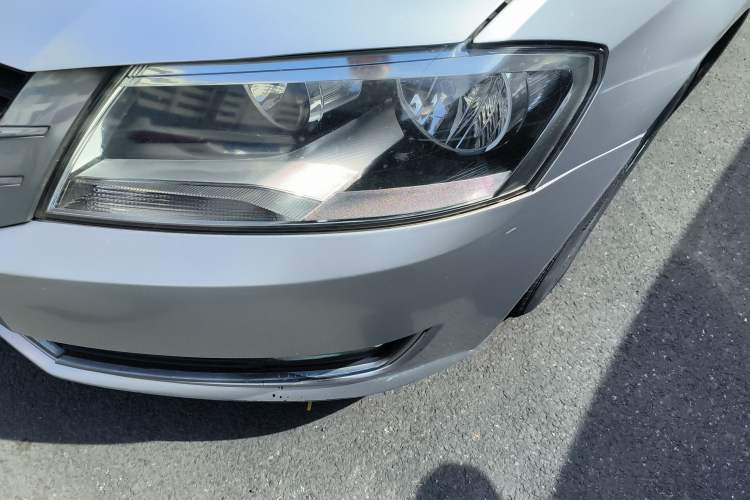 Used Volkswagen Lavida 2013 Revised Classic 1.6L Automatic Fashion Edition Right Front Headlight