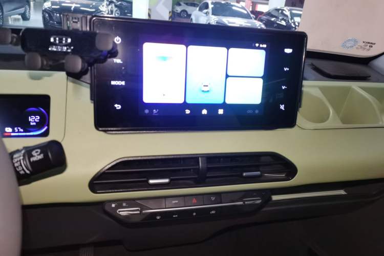 Used Geely Galaxy Panda 2023 Panda Mini 200km Endurance Bear
