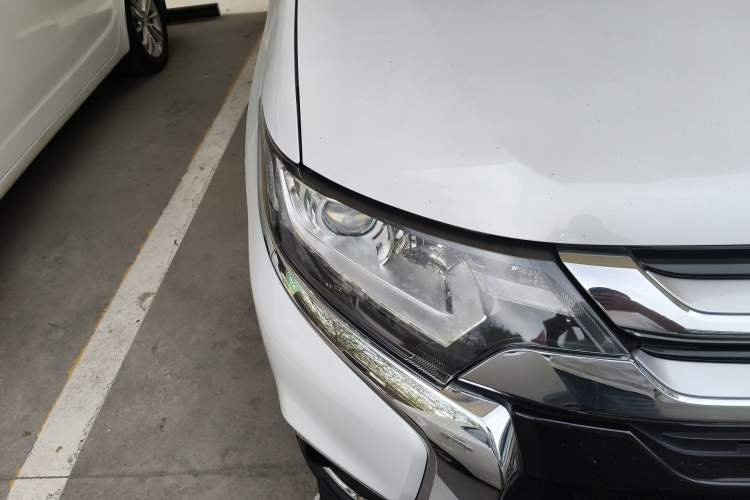 Used Mitsubishi Outlander 2018 2.0L Two-Wheel Drive Glory Edition 5 Seats Right Front Headlight