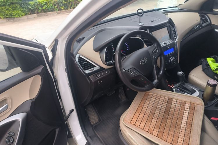 Used Hyundai Santa Fe 2013 2.4L Automatic Two-Wheel Drive Smart Version Driver Seat