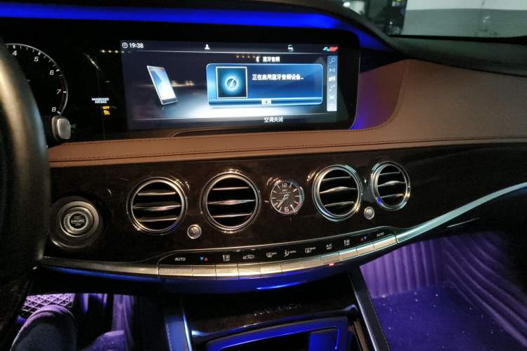 Used Mercedes-Benz Maybach S-Class 2019 S 450 4MATIC Audio And AC Panel