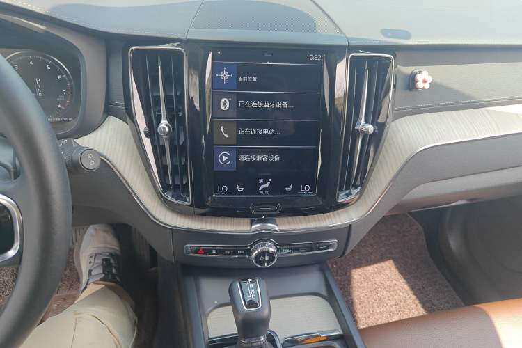 Used Volvo XC60 2020 T5 4x4 Smart Luxury Edition Audio And AC Panel