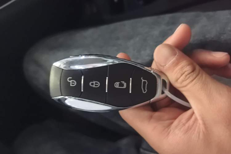 Used Hongqi HQ9 PHEV 2024 2.0T Four-Wheel Drive Business Edition Vehicle Key