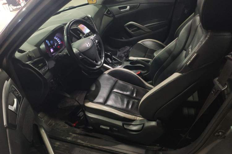 Used Hyundai Veloster 2012 1.6T Automatic Luxury Edition Left Front Seat