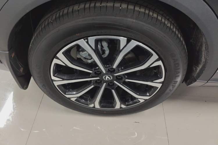 Used CHANGAN CS55PLUS PHEV 2025 Smart New Blue Whale 125km Battleship Edition Right Rear Wheel Hub