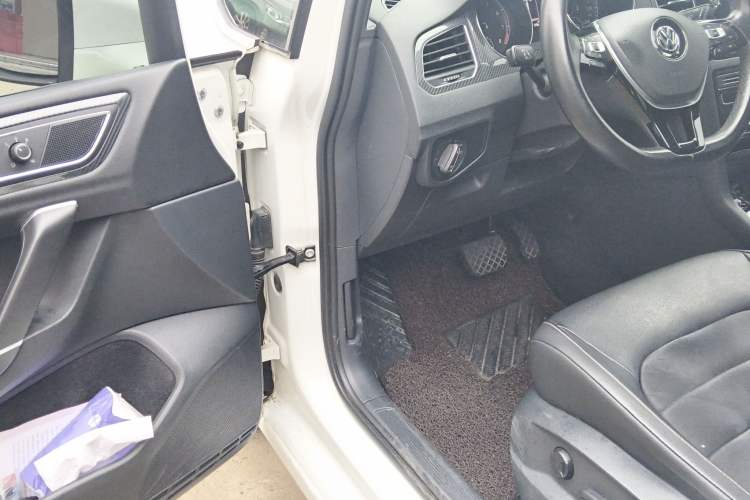 Used Volkswagen Golf Sportsvan 2018 230TSI Automatic Luxury Model
