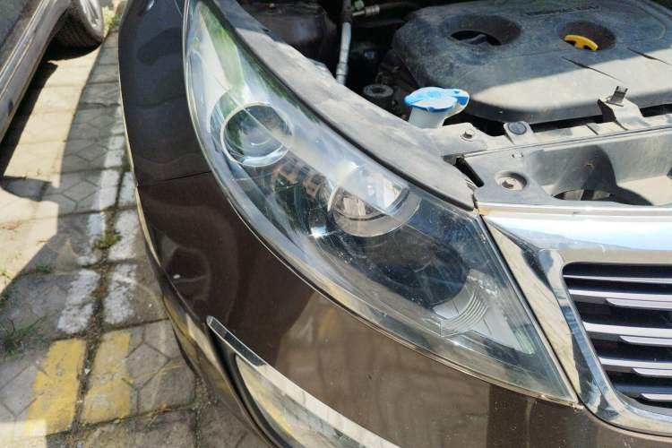 Used Kia Sportage R 2012 2.0L Manual Two-Wheel Drive GL Trim Right Front Headlight