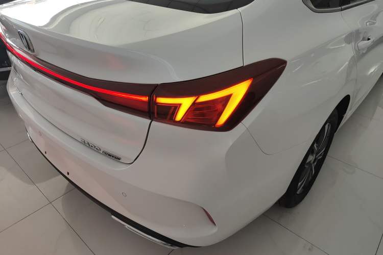 Used CHANGAN Eado 2025 PLUS 1.4T Dual-Clutch High-Energy Version
