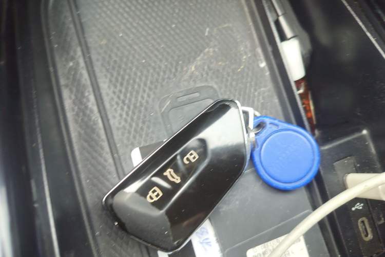 Used Volkswagen ID.6 CROZZ 2022 Long-Range PRO Edition Vehicle Key