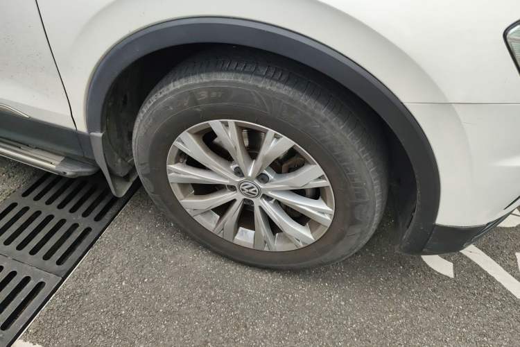 Used Volkswagen Tiguan L 2017 330TSI Automatic Two-Wheel Drive Luxury Edition Right Front Wheel Hub