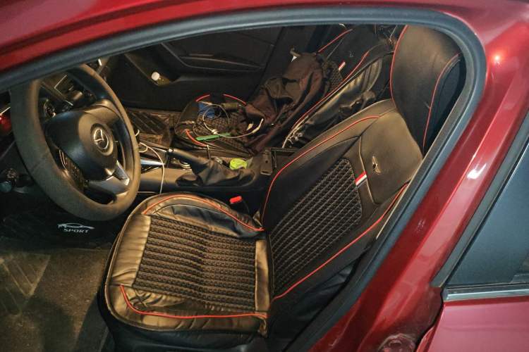 Used Mazda 3 Axela 2014 Sedan 1.5L Automatic Luxury Model
