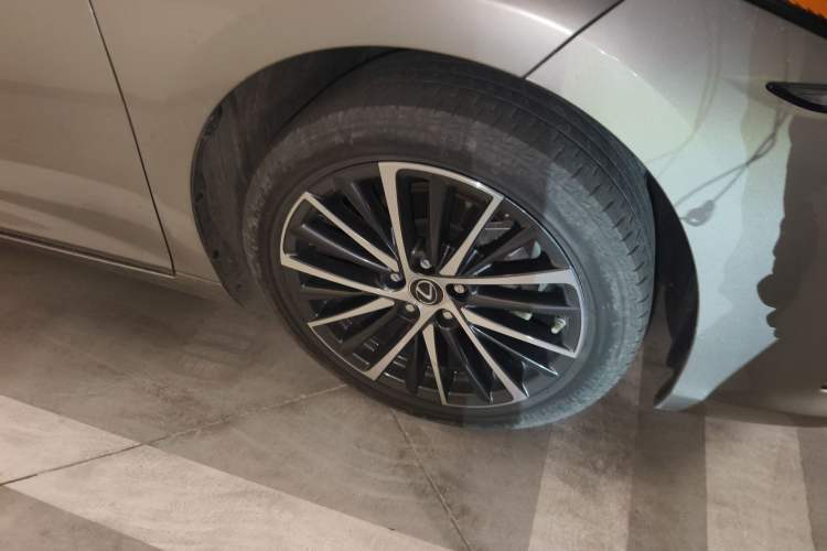 Used Lexus ES 2022 300h Deluxe Edition