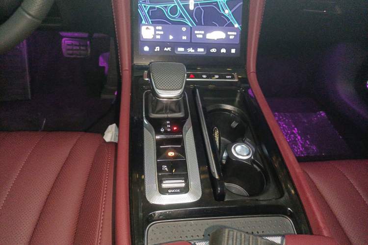 Used Hongqi H5 2025 2.0T Automatic Flag Edition – 500 000 Units Commemorative Version Gear Lever