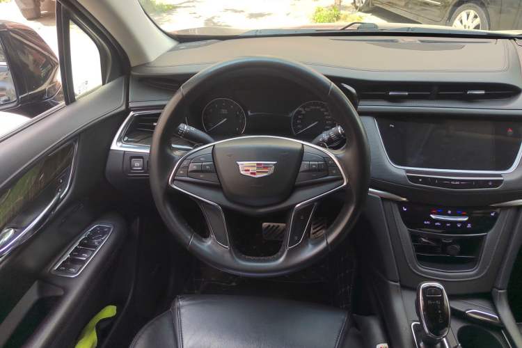 Used Cadillac XT5 2018 28T Four-Wheel Drive Luxury Model Steering Wheel