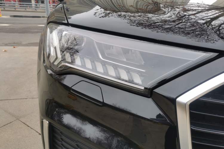 Used Audi Q7 2021 45 TFSI quattro S line Sport model
