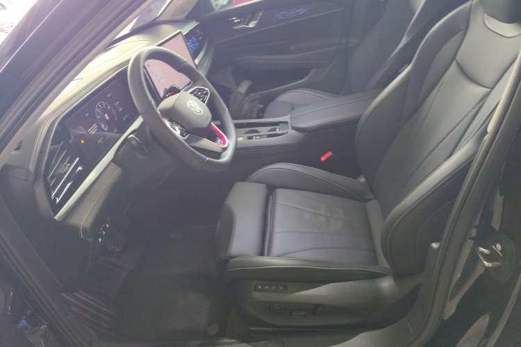 Used Volkswagen Passat 2025 Pro 380TSI Dragon Glory Edition
