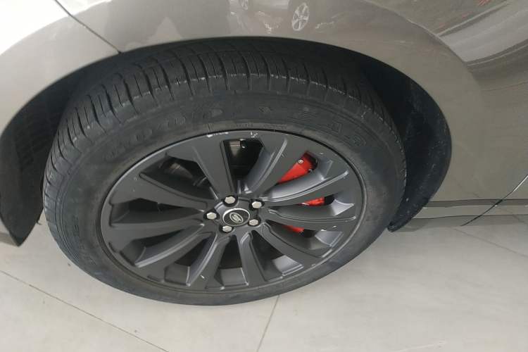 Used Land Rover Range Velar 2019 380 PS R-DYNAMIC SE Exterior 4