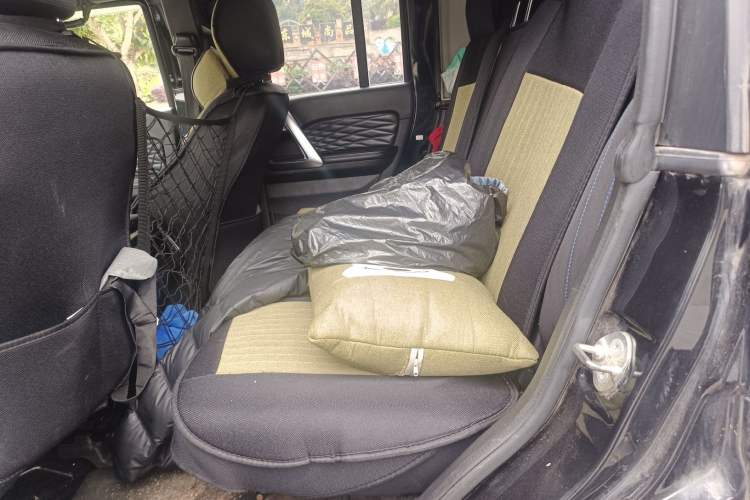 Used BAIC Off-Road BJ40 2018 PLUS 2.0D Manual Four-Wheel Drive Prestige Model China V Emission Standard Left Rear Seat