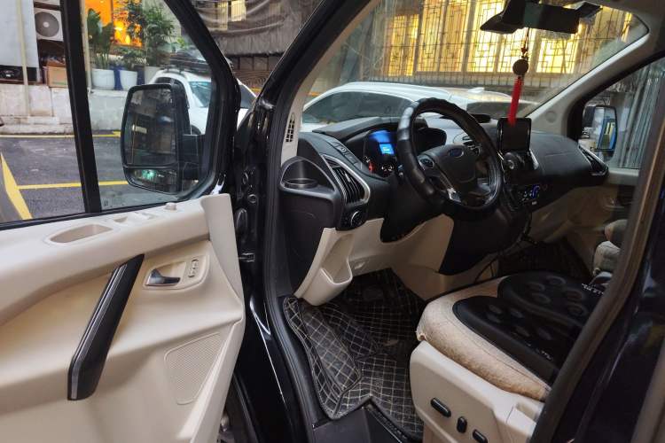 Used Ford Tourneo Custom 2017 2.0T Automatic Elite Version