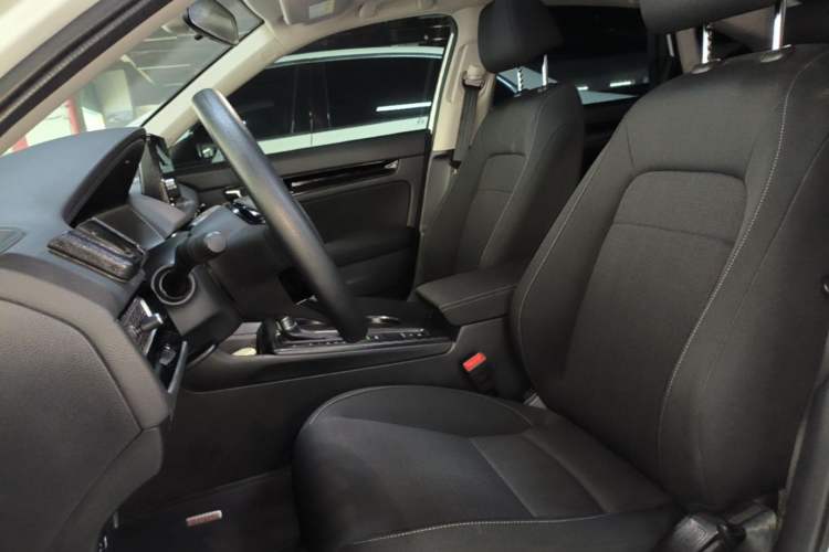 Used Honda Civic 2022 240TURBO CVT Dynamic Edition Left Front Seat