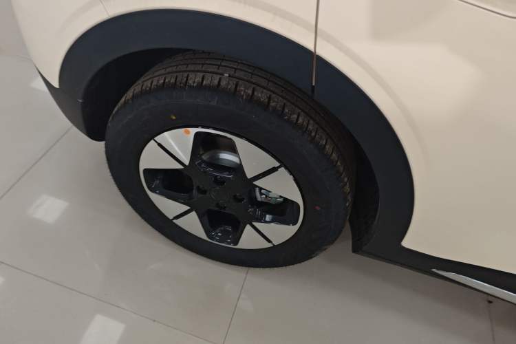 Used Geely Galaxy Geome 2026 Model 310km Dream Edition Right Rear Wheel Hub