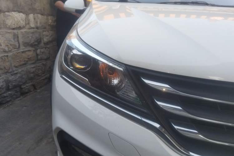 Used Baojun 310W 2017 1.5L Manual Comfort Version China V Right Front Headlight