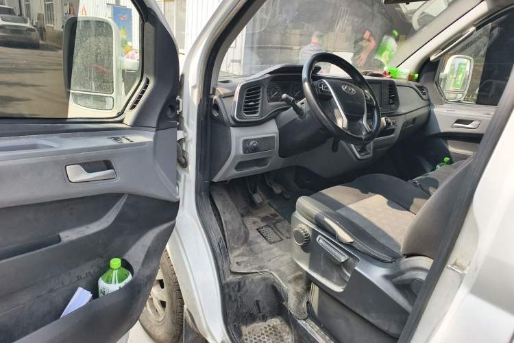 Used SAIC MAXUS Xintu V80 2019 2.0T Plus 6-Speed Manual – Aoyuntong Short Wheelbase Ultra-Low Roof 5/6-Seater