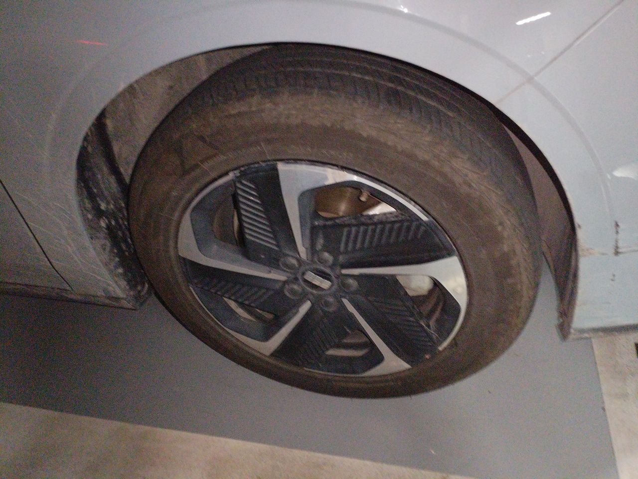 Geely Galaxy L6 2024 125km PLUS Dragon Edition — снимка 5