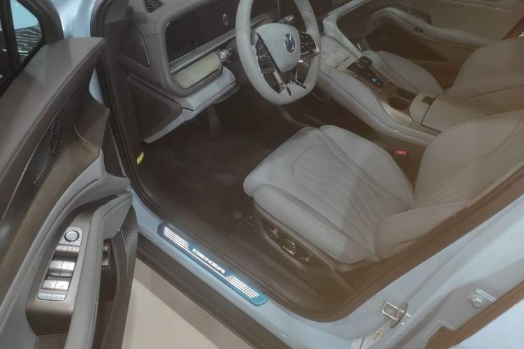 Used Denza N7 2024 630 All-Wheel Drive Intelligent Driving Max Edition Interior 3