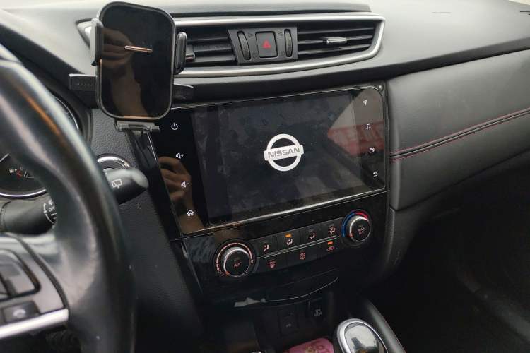 Used Nissan Qashqai 2019 2.0L CVT Luxury Edition Audio And AC Panel