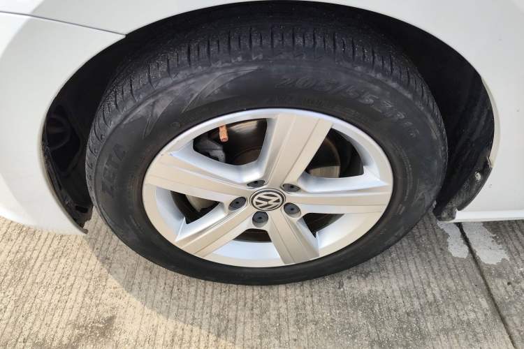 Used Volkswagen Golf Sportsvan 2018 1.6L Automatic Comfort Model Left Front Wheel Hub